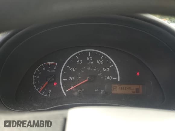 ✅ 2015 Nissan Versa S Plus • VIN: 3N1CN7AP0FL827076 • Lot: 82598295. Wystawiony na Copart z przebiegiem 132 343 mil. Bezpłatny archiwum sprzedaży aukcyjnych z USA i szczegółowy raport historii pojazdu na DreamBid. Zdjęcie 9.