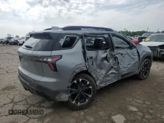 ✅ 2025 Chevrolet Equinox FWD RS • VIN: 3GNAXLEG6SL191606 • Lot: 56887935. Wystawiony na Copart z przebiegiem 6 486 mil. Bezpłatny archiwum sprzedaży aukcyjnych z USA i szczegółowy raport historii pojazdu na DreamBid. Zdjęcie 3.