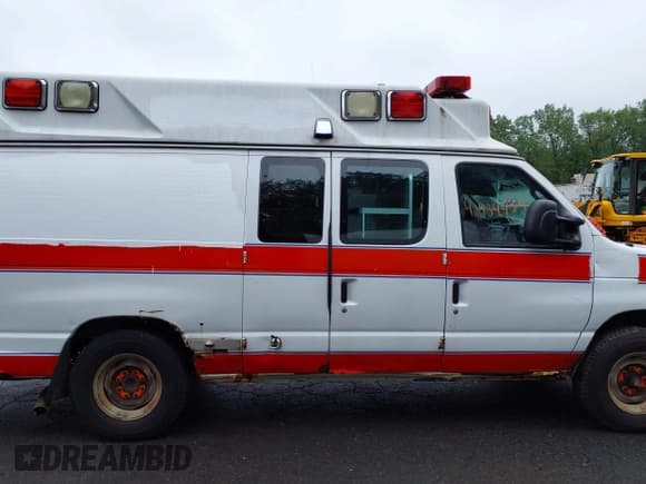 ✅ 2011 Ford E-Series Commercial • VIN: 1FDSS3ES3BDA82263 • Lot: 42434489. Wystawiony na IAAI z przebiegiem 433 610 mil. Bezpłatny archiwum sprzedaży aukcyjnych z USA i szczegółowy raport historii pojazdu na DreamBid. Zdjęcie 13.