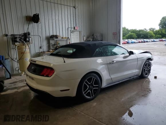 ✅ 2020 Ford Mustang EcoBoost • VIN: 1FATP8UH7L5106076 • Lot: 63852305. Listed on Copart with 99,760 mi. Free auction sales archive from the USA and detailed vehicle history report at DreamBid. Image 3.