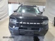 ✅ 2025 Ford Bronco Sport Outer Banks • VIN: 3FMCR9CN2SRE26012 • Lot: 85094925. Wystawiony na Copart z przebiegiem 3 161 mil. Bezpłatny archiwum sprzedaży aukcyjnych z USA i szczegółowy raport historii pojazdu na DreamBid. Zdjęcie 5.