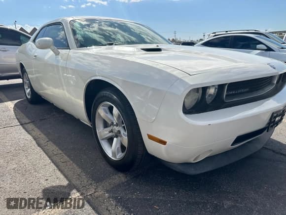 ✅ 2009 Dodge Challenger SE • VIN: 2B3LJ44VX9H623305 • Lot: 77859084. Wystawiony na Copart z przebiegiem 137 341 mil. Bezpłatny archiwum sprzedaży aukcyjnych z USA i szczegółowy raport historii pojazdu na DreamBid. Zdjęcie 1.