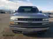 ✅ 2001 Chevrolet Silverado 1500 LS • VIN: 2GCEK19T211333793 • Lot: 71294344. Wystawiony na Copart z przebiegiem Nie podano mil. Skorzystaj z bezpłatnego archiwum sprzedaży aukcyjnych z USA i zobacz szczegółowy raport historii pojazdu na DreamBid. Zdjęcie 5.