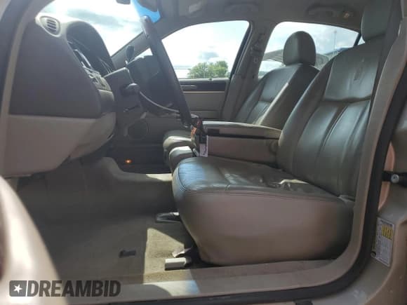 ✅ 2009 Lincoln Town Car Signature Limited • VIN: 2LNHM82V49X635599 • Lot: 65336835. Wystawiony na Copart z przebiegiem 217 442 mil. Bezpłatny archiwum sprzedaży aukcyjnych z USA i szczegółowy raport historii pojazdu na DreamBid. Zdjęcie 7.