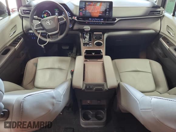 ✅ 2021 Toyota Sienna XLE • VIN: 5TDJSKFC8MS006014 • Lot: 92890975. Listed on Copart with 102,615 mi. Free auction sales archive from the USA and detailed vehicle history report at DreamBid. Image 8.