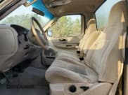 ✅ 2002 Ford F-150 XL • VIN: 2FTRF172X2CA47857 • Lot: 42640365. Wystawiony na Copart z przebiegiem 98 526 mil. Bezpłatny archiwum sprzedaży aukcyjnych z USA i szczegółowy raport historii pojazdu na DreamBid. Zdjęcie 7.