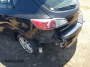 ✅ 2013 Mazda 3 i Grand Touring • VIN: JM1BL1M78D1818010 • Lot: 42060056. Wystawiony na IAAI z przebiegiem 139 157 mil. Bezpłatny archiwum sprzedaży aukcyjnych z USA i szczegółowy raport historii pojazdu na DreamBid. Zdjęcie 6.