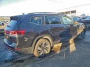 ✅ 2024 Volkswagen Atlas SE • VIN: 1V2WR2CA2RC586405 • Лот: 94798605. Опубликован ранее на Copart с пробегом 38 234 миль. Бесплатный доступ к архиву аукционных продаж из США и подробный отчёт об истории автомобиля на DreamBid. Изображение 3.