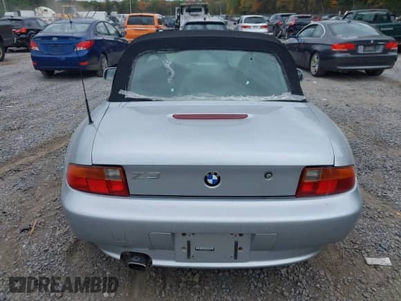 1998 BMW 3 Series Z3 1.9 with VIN 4USCH7332WLD16671, listed as a IAAI auction lot 43366446 with 120,364 mi miles and . Bid and sale history available at DreamBid. Image 6.