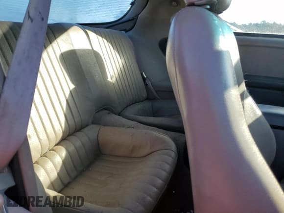 ✅ 1998 Pontiac Firebird Firebird • VIN: 2G2FS22K2W2214739 • Lot: 43852925. Wystawiony na Copart z przebiegiem Nie podano. Bezpłatny archiwum sprzedaży aukcyjnych z USA i szczegółowy raport historii pojazdu na DreamBid. Zdjęcie 10.