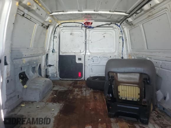 ✅ 2010 Ford Econoline Cargo Commercial • VIN: 1FTNE1EW7ADA66467 • Lot: 59238055. Wystawiony na Copart z przebiegiem Nie podano. Bezpłatny archiwum sprzedaży aukcyjnych z USA i szczegółowy raport historii pojazdu na DreamBid. Zdjęcie 10.