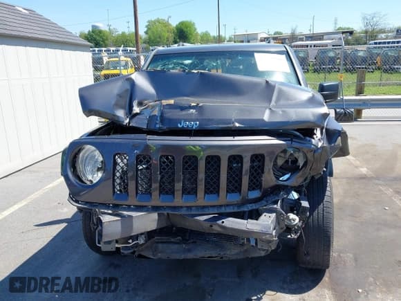 ✅ 2016 Jeep Patriot Latitude • VIN: 1C4NJRFB6GD598954 • Lot: 41999828. Listed on IAAI with 119,166 mi. Free auction sales archive from the USA and detailed vehicle history report at DreamBid. Image 13.