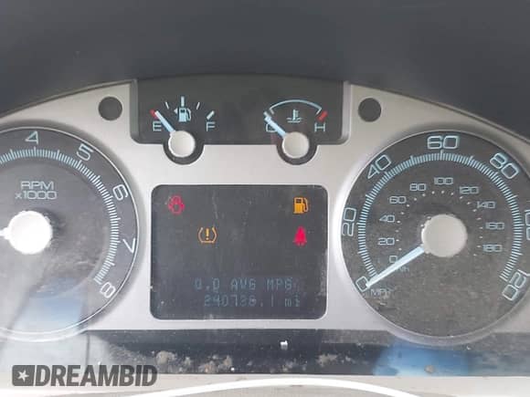 2010 Mercury Mariner z VIN 4M2CN8B73AKJ05123, wystawiony jako IAAI lot #42512923 z przebiegiem 240 736 mil mil oraz . Historia ofert i sprzedaży dostępna na DreamBid. Obrazek 7.