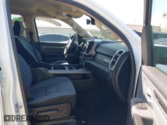 ✅ 2020 Ram 1500 Big Horn • VIN: 1C6SRFFTXLN291141 • Lot: 42173333. Wystawiony na IAAI z przebiegiem 64 866 mil. Bezpłatny archiwum sprzedaży aukcyjnych z USA i szczegółowy raport historii pojazdu na DreamBid. Zdjęcie 5.