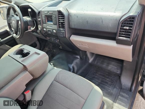 ✅ 2016 Ford F-150 XL • VIN: 1FTMF1E82GFC82301 • Lot: 65462535. Wystawiony na Copart z przebiegiem 115 646 mil. Bezpłatny archiwum sprzedaży aukcyjnych z USA i szczegółowy raport historii pojazdu na DreamBid. Zdjęcie 8.