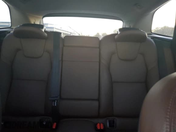 ✅ 2018 Volvo XC60 Momentum • VIN: YV4102RK9J1018266 • Lot: 80451614. Wystawiony na Copart z przebiegiem 126 082 mil. Bezpłatny archiwum sprzedaży aukcyjnych z USA i szczegółowy raport historii pojazdu na DreamBid. Zdjęcie 10.