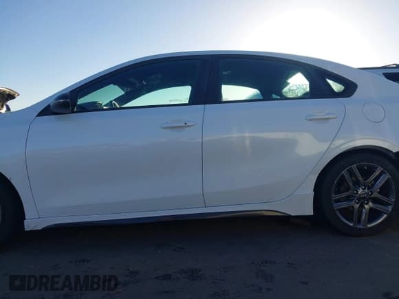 ✅ 2021 Kia Forte GT-Line • VIN: 3KPF34AD4ME310286 • Lot: 43431650. Wystawiony na IAAI z przebiegiem 126 686 mil. Bezpłatny archiwum sprzedaży aukcyjnych z USA i szczegółowy raport historii pojazdu na DreamBid. Zdjęcie 14.