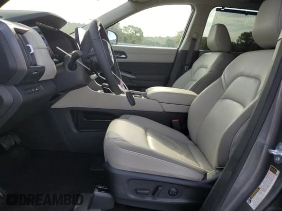 ✅ 2025 Nissan Pathfinder SL • VIN: 5N1DR3CC9SC261624 • Lot: 71153825. Listed on Copart with 4,239 mi. Free auction sales archive from the USA and detailed vehicle history report at DreamBid. Image 7.