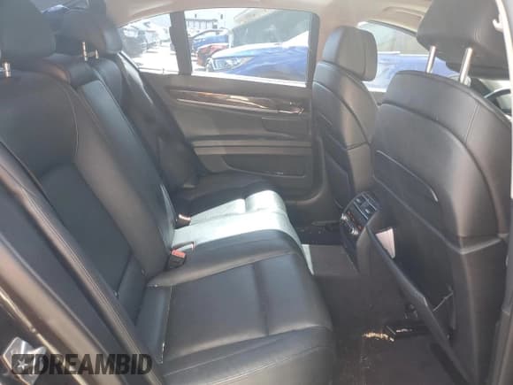 ✅ 2012 BMW 7 Series 740i • VIN: WBAKA4C56CC613826 • Lot: 70512275. Wystawiony na Copart z przebiegiem 162 671 mil. Bezpłatny archiwum sprzedaży aukcyjnych z USA i szczegółowy raport historii pojazdu na DreamBid. Zdjęcie 10.