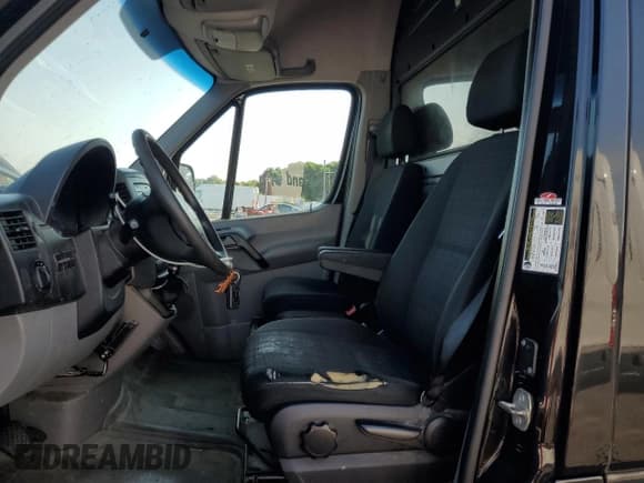 ✅ 2015 Freightliner Sprinter • VIN: WDYPE8DC9F5955933 • Lot: 66303835. Wystawiony na Copart z przebiegiem 126 526 mil. Bezpłatny archiwum sprzedaży aukcyjnych z USA i szczegółowy raport historii pojazdu na DreamBid. Zdjęcie 7.