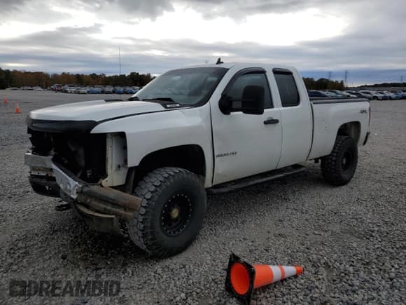✅ 2008 Chevrolet Silverado 2500HD Work Truck • VIN: 1GCHK29K98E154346 • Lot: 93400395. Wystawiony na Copart z przebiegiem 281 343 mil. Bezpłatny archiwum sprzedaży aukcyjnych z USA i szczegółowy raport historii pojazdu na DreamBid. Zdjęcie 1.
