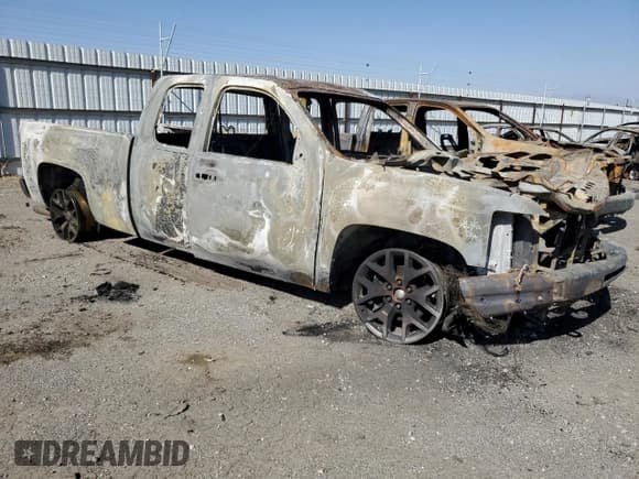 ✅ 2010 Chevrolet Silverado 1500 • VIN: 1GCYKSE24AZ155313 • Лот: 69612884. Опубликован ранее на Copart с пробегом Не указан. Бесплатный доступ к архиву аукционных продаж из США и подробный отчёт об истории автомобиля на DreamBid. Изображение 4.