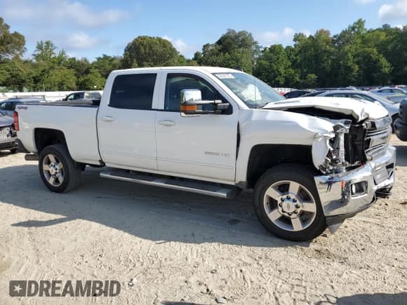 ✅ 2017 Chevrolet Silverado 2500HD LT • VIN: 1GC1KVEY5HF126423 • Lot: 68342725. Wystawiony na Copart z przebiegiem 125 107 mil. Bezpłatny archiwum sprzedaży aukcyjnych z USA i szczegółowy raport historii pojazdu na DreamBid. Zdjęcie 4.