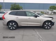 ✅ 2025 Volvo XC60 Plus • VIN: YV4H60RC7S1068305 • Lot: 42100343. Listed on IAAI with 1,870 mi. Free auction sales archive from the USA and detailed vehicle history report at DreamBid. Image 14.