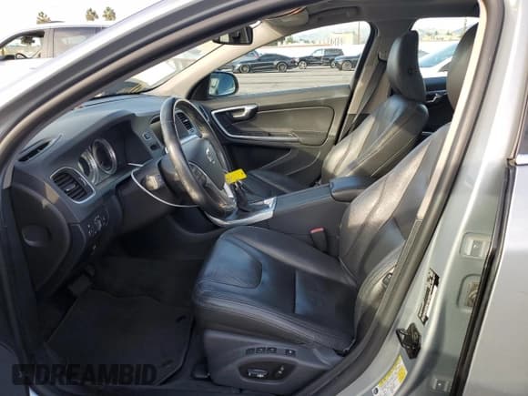 ✅ 2013 Volvo S60 T5 Premier • VIN: YV1612FS1D2196501 • Лот: 92909675. Опубликован ранее на Copart с пробегом 58 826 миль. Бесплатный доступ к архиву аукционных продаж из США и подробный отчёт об истории автомобиля на DreamBid. Изображение 7.