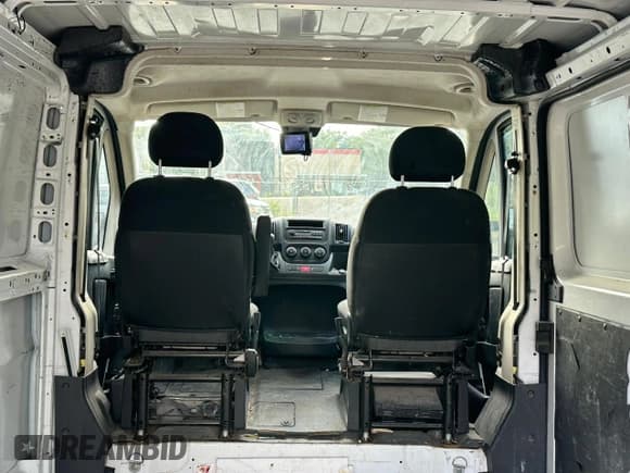 ✅ 2014 Ram ProMaster Cargo • VIN: 3C6TRVAG5EE100760 • Lot: 80462635. Wystawiony na Copart z przebiegiem 143 268 mil. Bezpłatny archiwum sprzedaży aukcyjnych z USA i szczegółowy raport historii pojazdu na DreamBid. Zdjęcie 14.