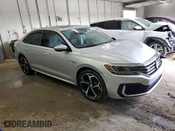✅ 2020 Volkswagen Passat R-Line • VIN: 1VWMA7A30LC005537 • Lot: 71836265. Wystawiony na Copart z przebiegiem 109 302 mil. Bezpłatny archiwum sprzedaży aukcyjnych z USA i szczegółowy raport historii pojazdu na DreamBid. Zdjęcie 4.