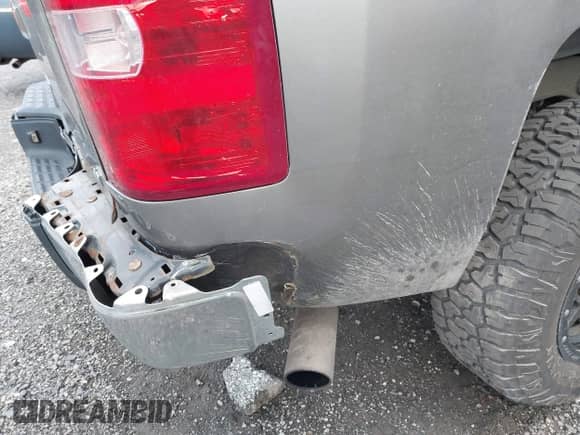 2009 Chevrolet Silverado 1500 LT z VIN 3GCEK23C29G218709, wystawiony jako IAAI lot #43582106 z przebiegiem 118 884 mil mil oraz . Historia ofert i sprzedaży dostępna na DreamBid. Obrazek 18.