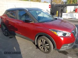 ✅ 2018 Nissan Kicks SR • VIN: 3N1CP5CU9JL524646 • Lot: 43471954. Wystawiony na IAAI z przebiegiem 44 322 mil. Bezpłatny archiwum sprzedaży aukcyjnych z USA i szczegółowy raport historii pojazdu na DreamBid. Zdjęcie 1.
