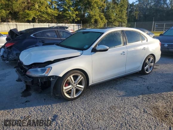✅ 2015 Volkswagen Jetta GLI SE • VIN: 3VW4S7AJ6FM286256 • Lot: 81971844. Listed on Copart with 117,586 mi. Free auction sales archive from the USA and detailed vehicle history report at DreamBid. Image 1.