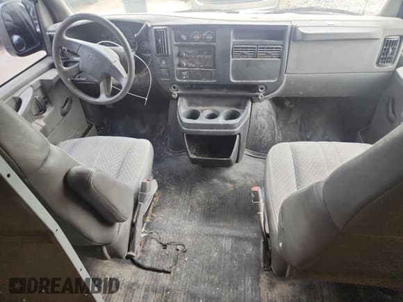 ✅ 2006 Chevrolet Express Cargo • VIN: 1GCGG25V661257290 • Lot: 69563625. Listed on Copart with 179,629 mi. Free auction sales archive from the USA and detailed vehicle history report at DreamBid. Image 8.