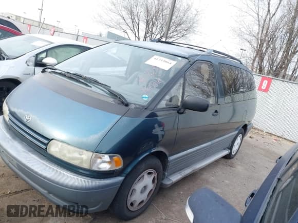 ✅ 1994 Toyota Previa LE • VIN: JT3AC12R5R1159511 • Lot: 41733864. Wystawiony na IAAI z przebiegiem 277 469 mil. Bezpłatny archiwum sprzedaży aukcyjnych z USA i szczegółowy raport historii pojazdu na DreamBid. Zdjęcie 2.