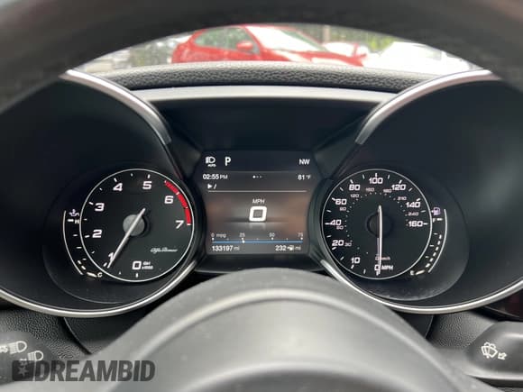 ✅ 2017 Alfa Romeo Giulia Ti • VIN: ZARFAEEN9H7544398 • Lot: 43795100. Wystawiony na IAAI z przebiegiem 133 197 mil. Bezpłatny archiwum sprzedaży aukcyjnych z USA i szczegółowy raport historii pojazdu na DreamBid. Zdjęcie 6.