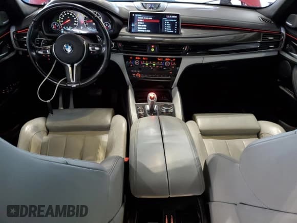 ✅ 2018 BMW X6 M • VIN: 5YMKW8C50J0Y74497 • Lot: 63054515. Wystawiony na Copart z przebiegiem 65 344 mil. Bezpłatny archiwum sprzedaży aukcyjnych z USA i szczegółowy raport historii pojazdu na DreamBid. Zdjęcie 8.