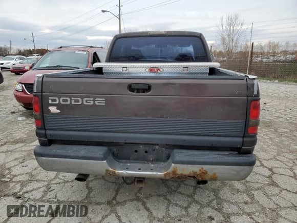 1997 Dodge 1500 с VIN 3B7HC13Z6VG717385, выставлен на аукционе Copart как лот 83330444 с пробегом 207 558 миль миль и Списание • Salvage title. История ставок и продаж доступна на DreamBid. Изображение 10.