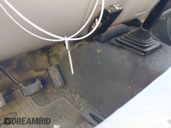 ✅ 1999 Ford F-250 XL • VIN: 1FTNW21FXXEA54356 • Лот: 43378845. Опубликован ранее на IAAI с пробегом 283 228 миль. Бесплатный доступ к архиву аукционных продаж из США и подробный отчёт об истории автомобиля на DreamBid. Изображение 11.