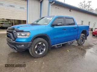 ✅ 2022 Ram 1500 Rebel • VIN: 1C6SRFLT7NN320425 • Лот: 94128645. Опубликован ранее на Copart с пробегом 151 088 миль. Бесплатный доступ к архиву аукционных продаж из США и подробный отчёт об истории автомобиля на DreamBid. Изображение 1.