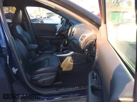 ✅ 2020 Jeep Compass Limited • VIN: 3C4NJDCB9LT197152 • Lot: 43634689. Wystawiony na IAAI z przebiegiem 33 247 mil. Bezpłatny archiwum sprzedaży aukcyjnych z USA i szczegółowy raport historii pojazdu na DreamBid. Zdjęcie 5.