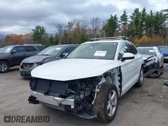 ✅ 2024 Audi Q5 Premium • VIN: WA1ABAFY0R2050717 • Lot: 43569370. Wystawiony na IAAI z przebiegiem 28 722 mil. Bezpłatny archiwum sprzedaży aukcyjnych z USA i szczegółowy raport historii pojazdu na DreamBid. Zdjęcie 2.