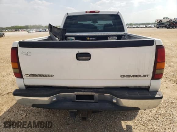 ✅ 2001 Chevrolet Silverado 2500HD LS • VIN: 1GCHK23U11F121495 • Лот: 44270243. Опубликован ранее на Copart с пробегом 218 961 миль. Бесплатный доступ к архиву аукционных продаж из США и подробный отчёт об истории автомобиля на DreamBid. Изображение 6.