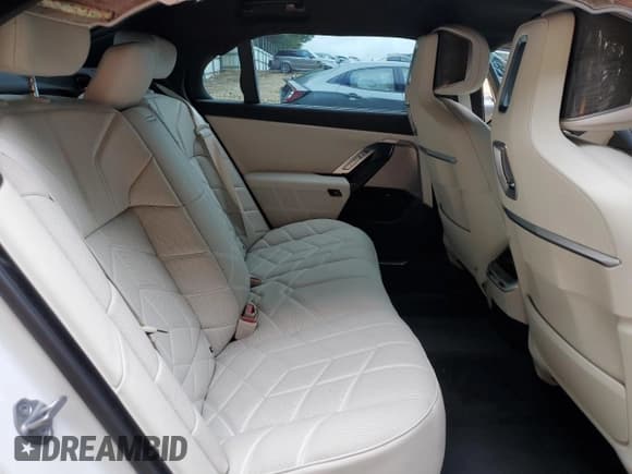 ✅ 2024 BMW 7 Series 760i xDrive • VIN: WBA33EJ02RCP13927 • Lot: 68849145. Wystawiony na Copart z przebiegiem Nie podano. Bezpłatny archiwum sprzedaży aukcyjnych z USA i szczegółowy raport historii pojazdu na DreamBid. Zdjęcie 10.