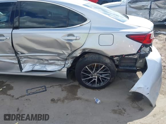 ✅ 2016 Lexus ES 330 • VIN: JTHBK1GG9G2221637 • Lot: 43197482. Wystawiony na IAAI z przebiegiem 116 710 mil. Bezpłatny archiwum sprzedaży aukcyjnych z USA i szczegółowy raport historii pojazdu na DreamBid. Zdjęcie 6.