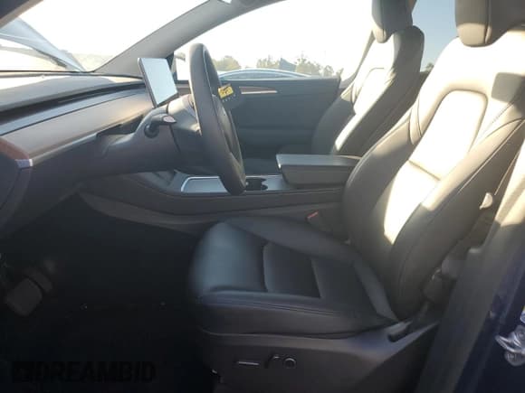 ✅ 2025 Tesla Model Y Long Range • VIN: 7SAYGDED3SF230687 • Лот: 90876065. Опубликован ранее на Copart с пробегом 17 254 миль. Бесплатный доступ к архиву аукционных продаж из США и подробный отчёт об истории автомобиля на DreamBid. Изображение 7.