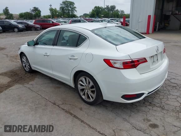 ✅ 2017 Acura ILX Premium • VIN: 19UDE2F78HA003139 • Лот: 43034432. Опубликован ранее на IAAI с пробегом 110 659 миль. Бесплатный доступ к архиву аукционных продаж из США и подробный отчёт об истории автомобиля на DreamBid. Изображение 3.
