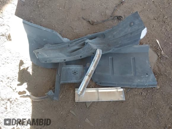 ✅ 2016 Chevrolet Silverado 2500HD LT • VIN: 1GC1KVE87GF305772 • Lot: 43575441. Listed on IAAI with 85,840 mi. Free auction sales archive from the USA and detailed vehicle history report at DreamBid. Image 12.