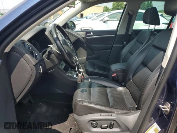 ✅ 2013 Volkswagen Tiguan SE • VIN: WVGBV7AX8DW548874 • Lot: 68422725. Listed on Copart with 120,340 mi. Free auction sales archive from the USA and detailed vehicle history report at DreamBid. Image 7.